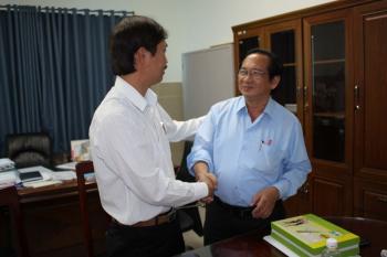 TẶNG BÚT DÒ HUYỆT CHÂM CỨU KÈM ĐÈN LASER HỒNG NGOẠI AUKEWEL AK-2000 C DR LASER