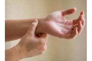 Cách thức điều trị đau cổ tay bằng bút dò huyệt